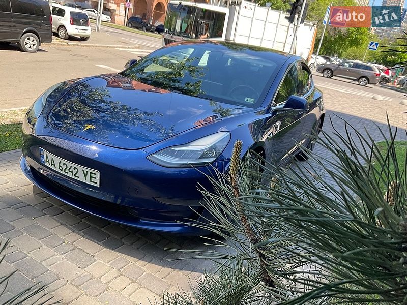Седан Tesla Model 3 2019 в Києві