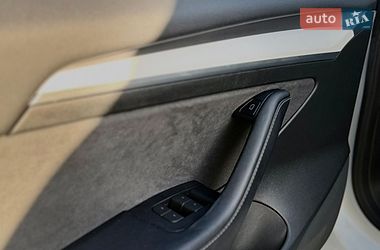 Седан Tesla Model 3 2022 в Новояворівську
