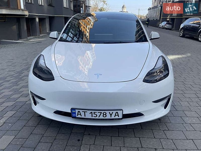 Седан Tesla Model 3 2021 в Ивано-Франковске