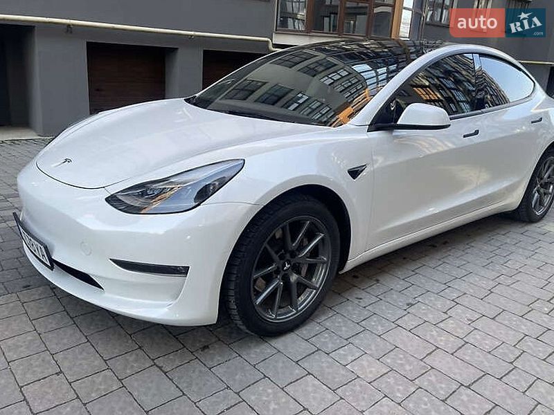 Седан Tesla Model 3 2021 в Ивано-Франковске