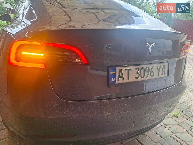 Седан Tesla Model 3 2021 в Ивано-Франковске