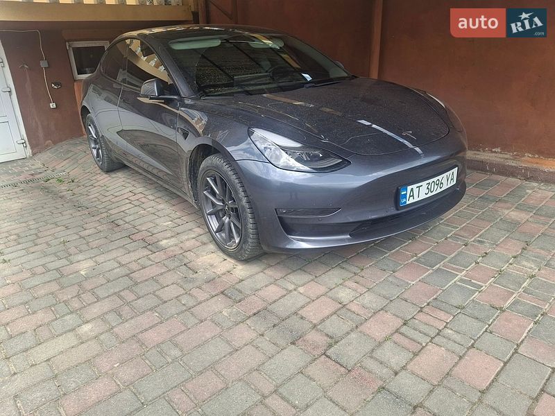 Седан Tesla Model 3 2021 в Ивано-Франковске