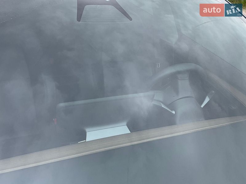 Седан Tesla Model 3 2021 в Киеве