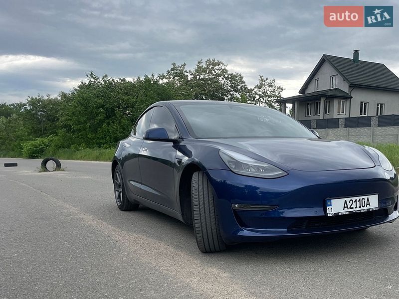 Седан Tesla Model 3 2021 в Киеве