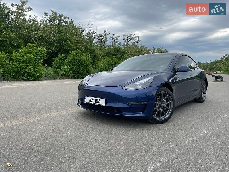 Седан Tesla Model 3 2021 в Киеве