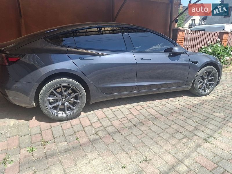 Седан Tesla Model 3 2021 в Ивано-Франковске