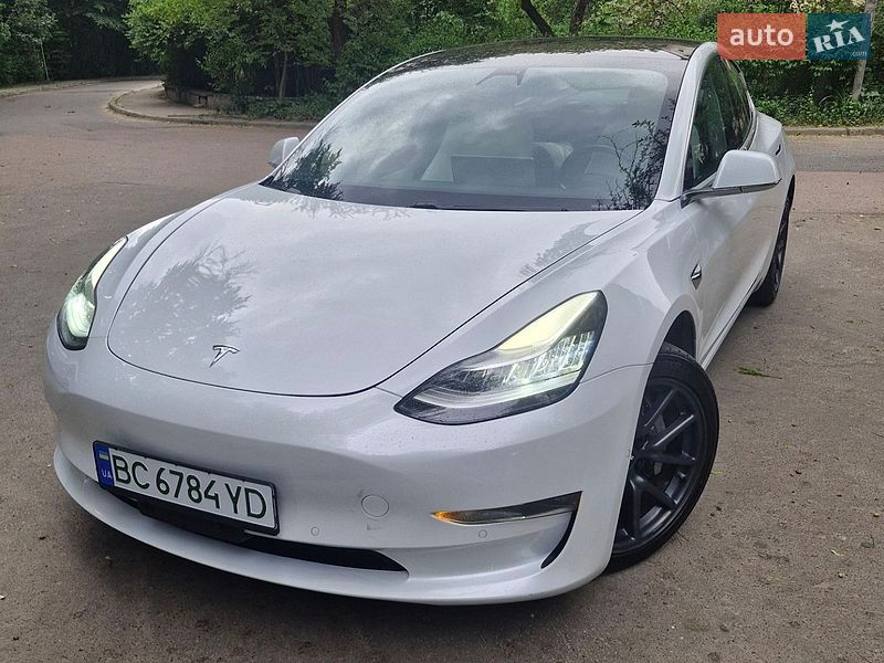 Седан Tesla Model 3 2018 в Львові