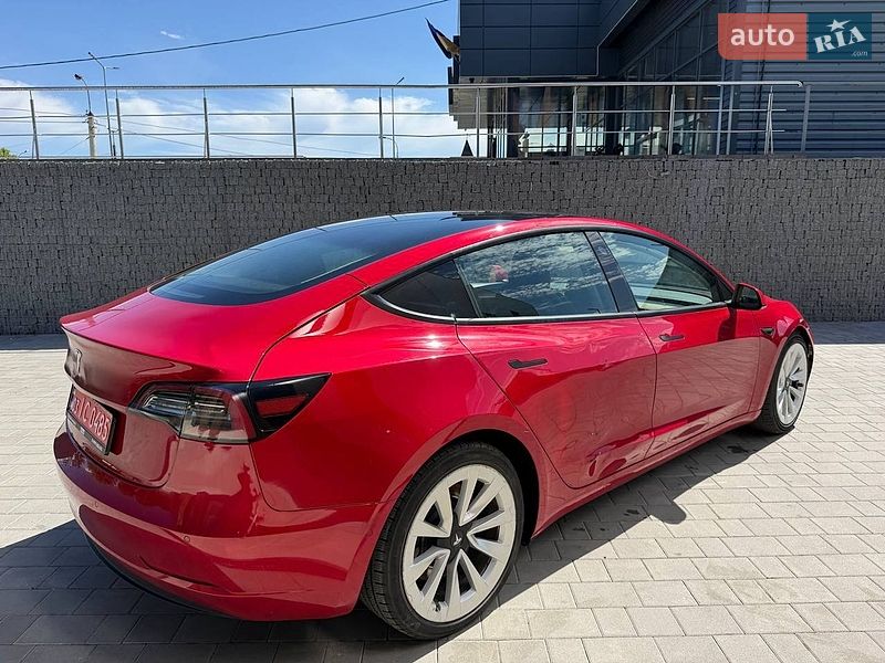 Седан Tesla Model 3 2022 в Луцке