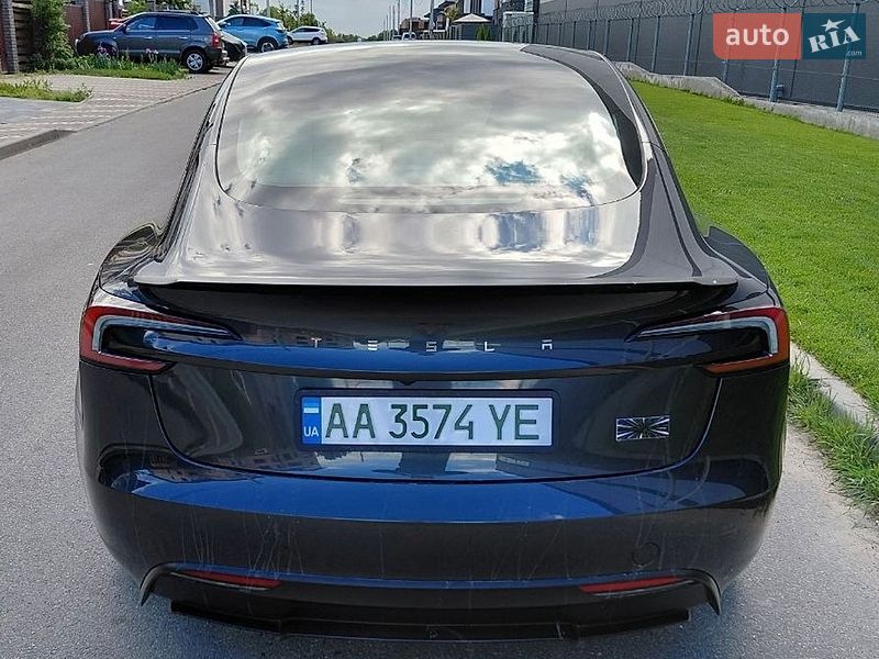 Седан Tesla Model 3 2024 в Києві