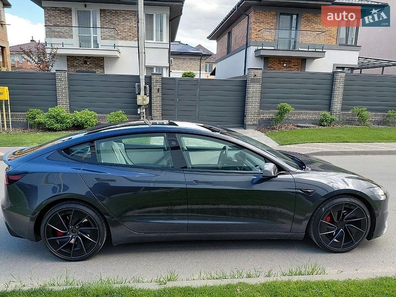 Седан Tesla Model 3 2024 в Києві