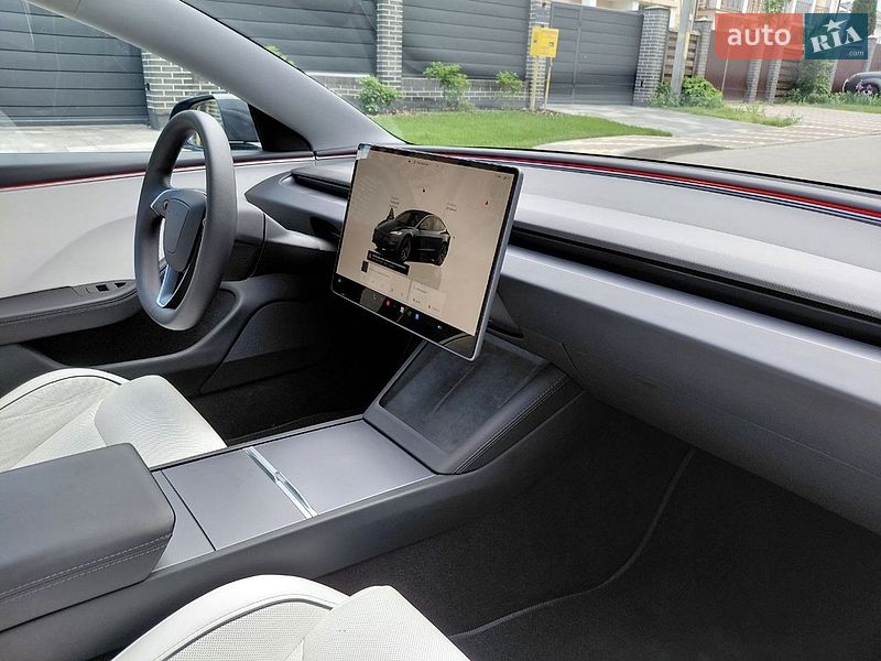 Седан Tesla Model 3 2024 в Києві