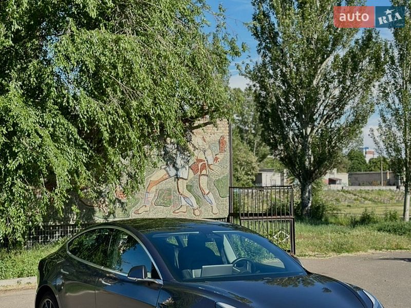 Седан Tesla Model 3 2020 в Киеве