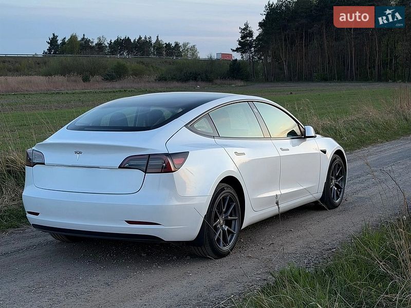 Седан Tesla Model 3 2022 в Днепре