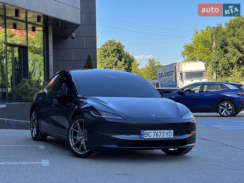 Седан Tesla Model 3 2024 в Львові