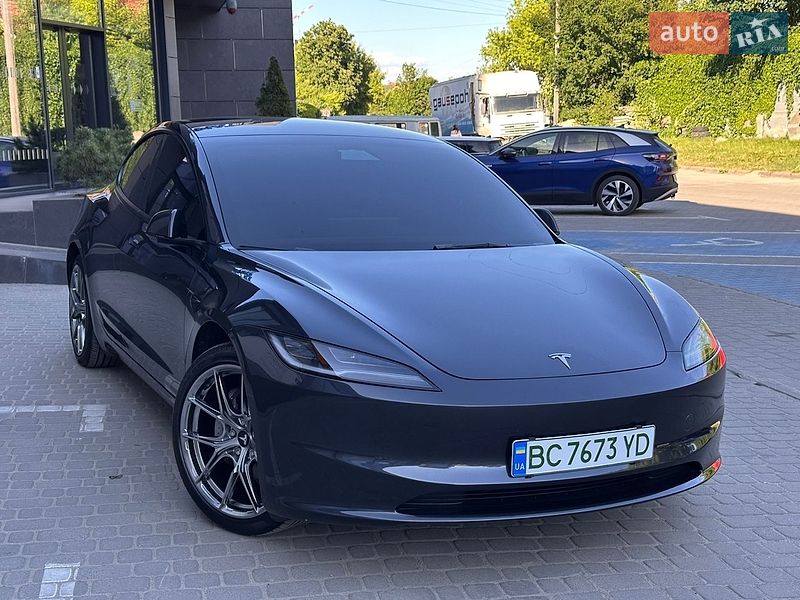 Седан Tesla Model 3 2024 в Львові