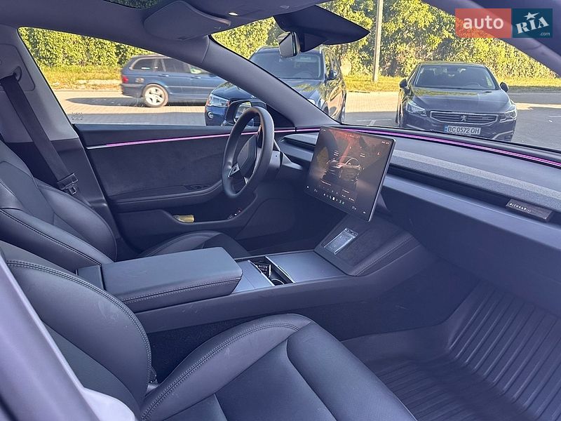 Седан Tesla Model 3 2024 в Львові