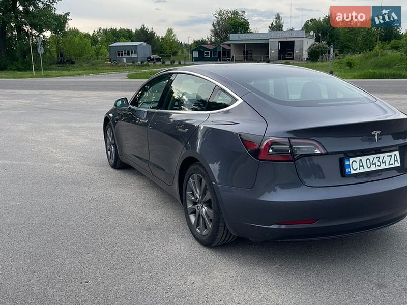 Седан Tesla Model 3 2020 в Звенигородке