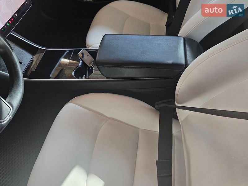 Седан Tesla Model 3 2019 в Хусте
