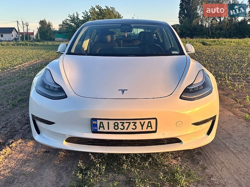 Седан Tesla Model 3 2020 в Києві