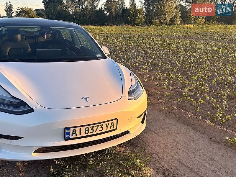 Седан Tesla Model 3 2020 в Києві