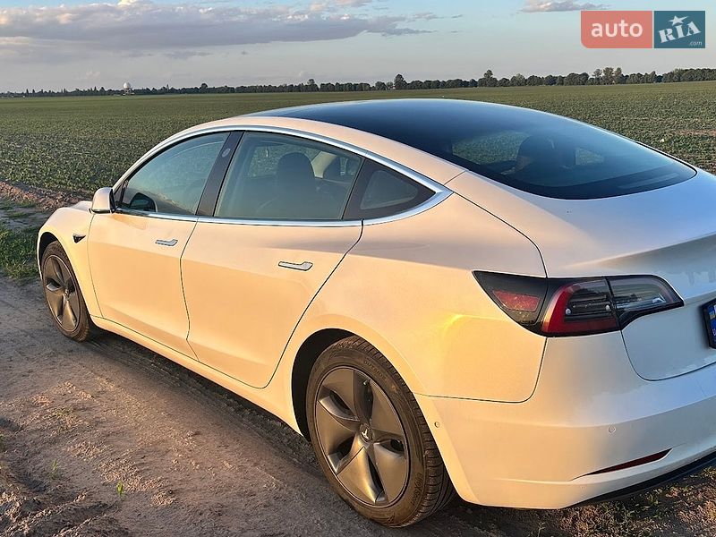 Седан Tesla Model 3 2020 в Києві