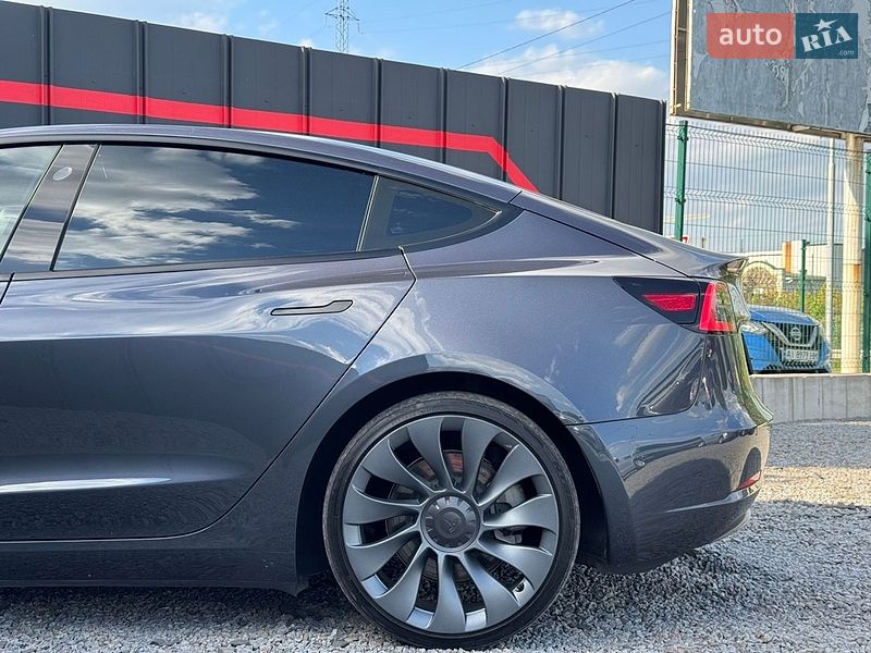 Седан Tesla Model 3 2022 в Луцьку