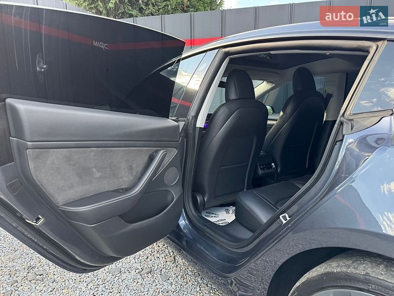 Седан Tesla Model 3 2022 в Луцьку