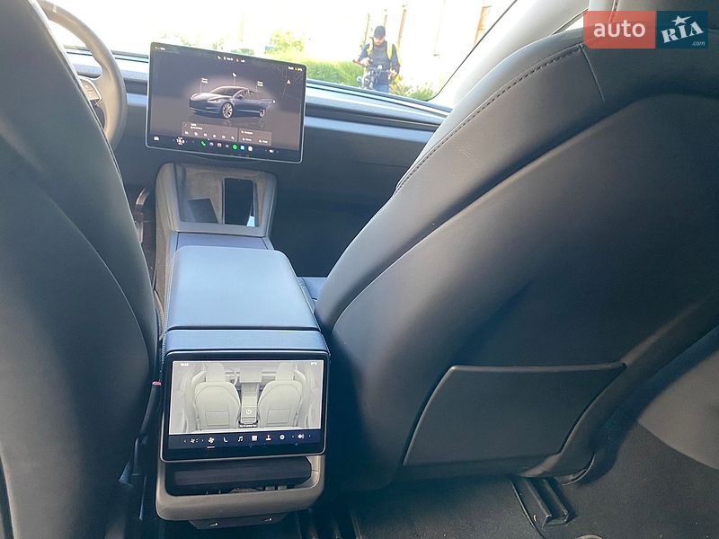 Седан Tesla Model 3 2023 в Харкові