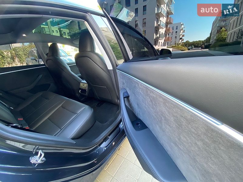 Седан Tesla Model 3 2023 в Харкові
