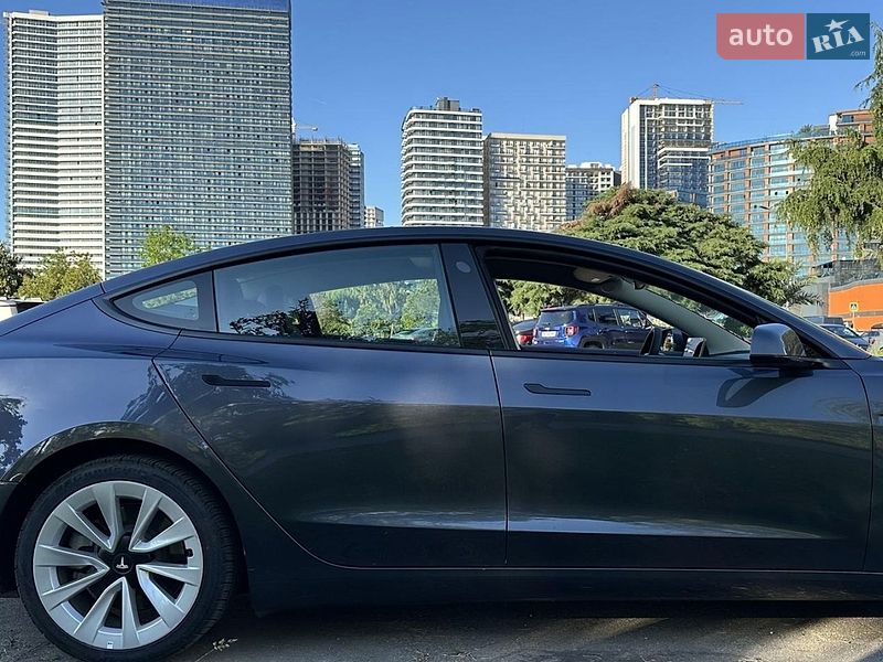 Седан Tesla Model 3 2022 в Киеве