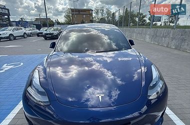 Седан Tesla Model 3 2022 в Первомайську