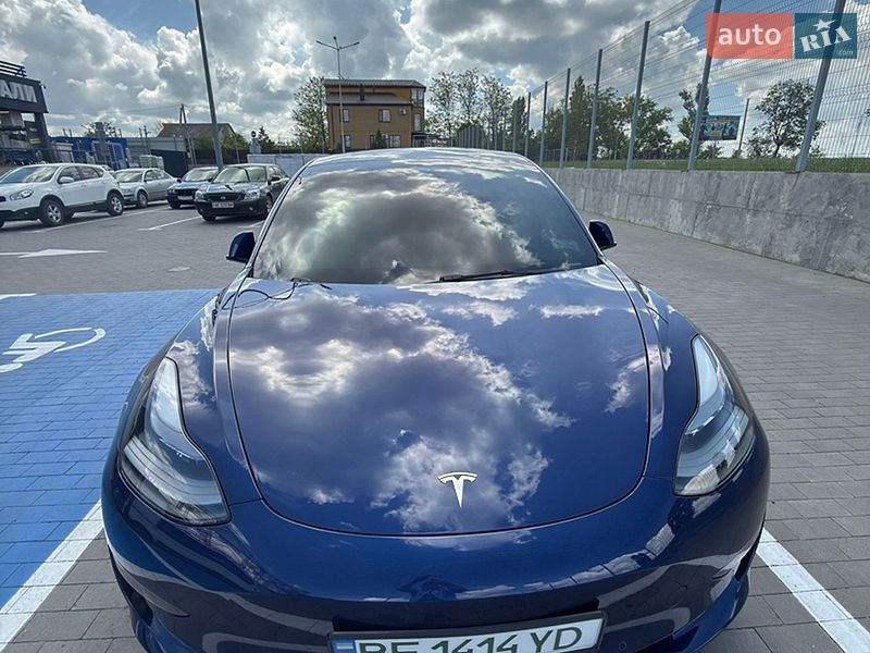 Седан Tesla Model 3 2022 в Первомайську