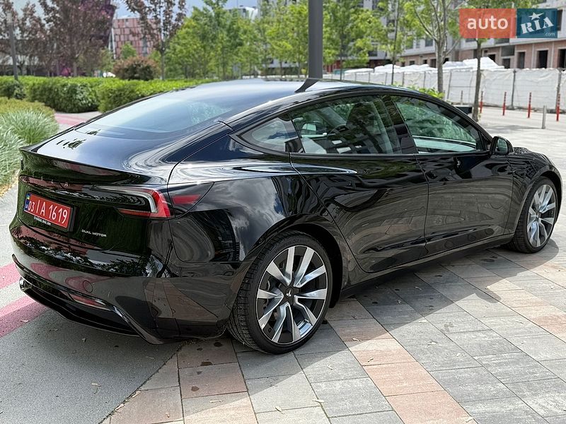 Седан Tesla Model 3 2024 в Києві