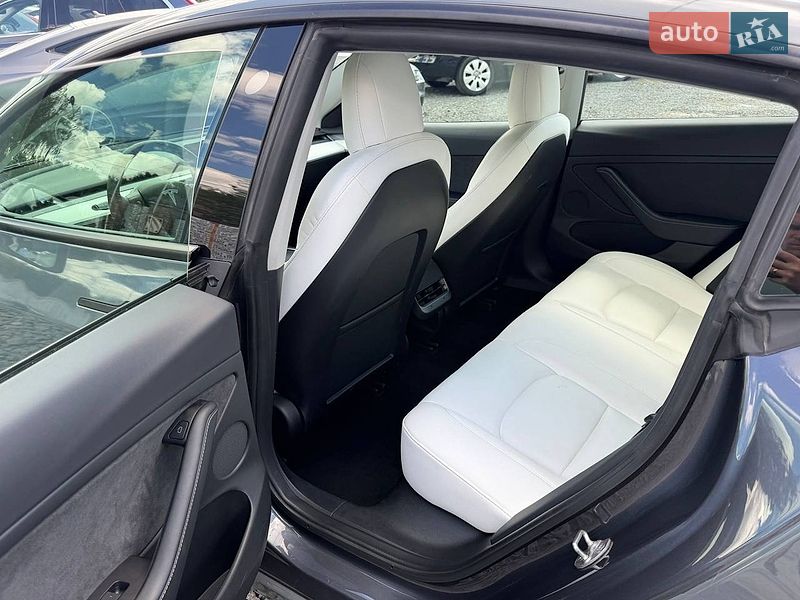 Седан Tesla Model 3 2021 в Хмельницком
