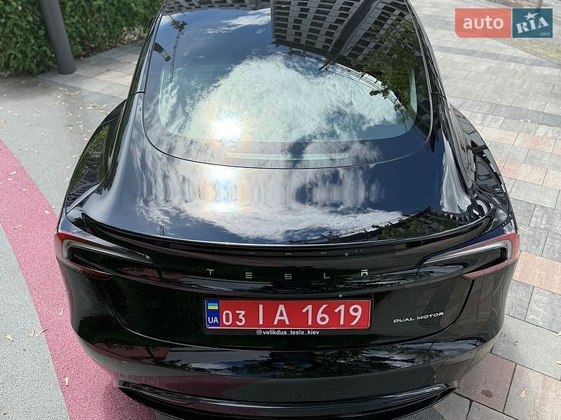 Седан Tesla Model 3 2024 в Києві