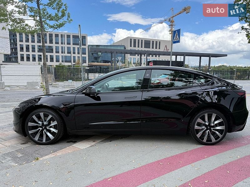 Седан Tesla Model 3 2024 в Києві