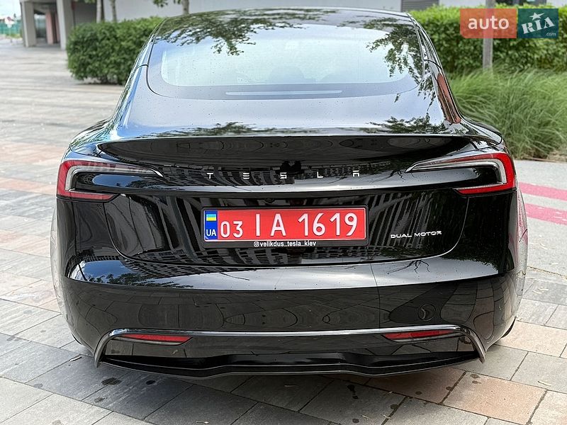 Седан Tesla Model 3 2024 в Києві