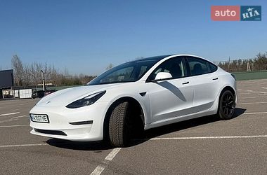 Седан Tesla Model 3 2022 в Києві