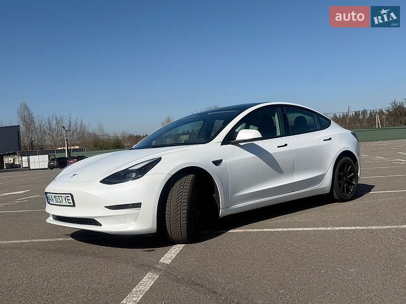Седан Tesla Model 3 2022 в Києві