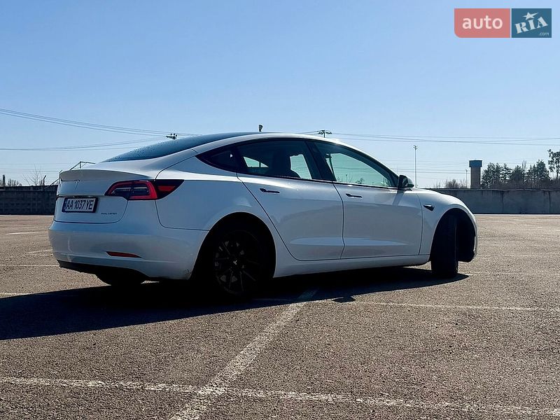 Седан Tesla Model 3 2022 в Києві
