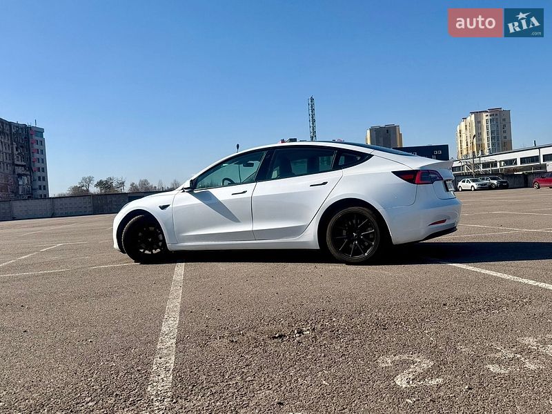 Седан Tesla Model 3 2022 в Києві