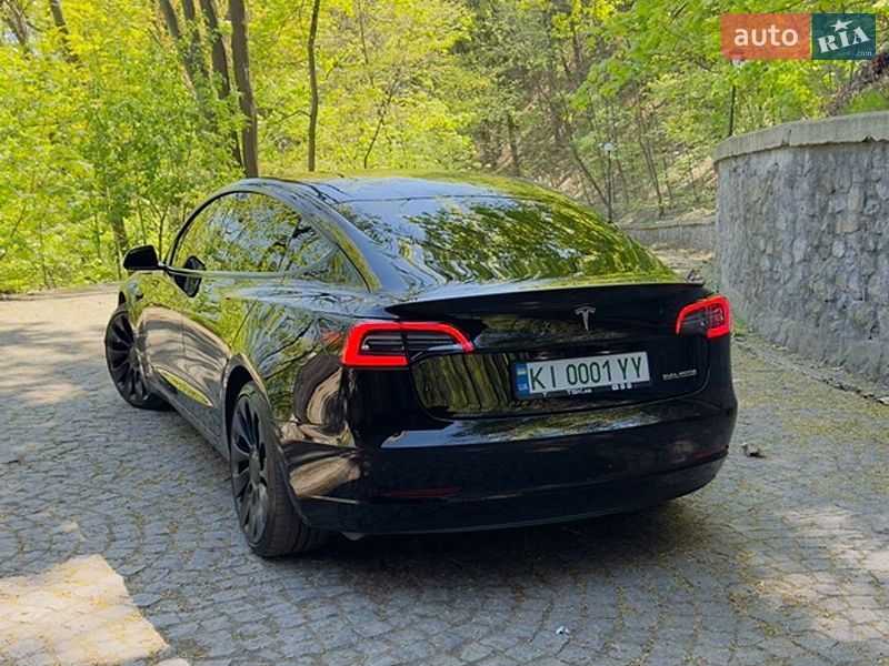Седан Tesla Model 3 2022 в Киеве