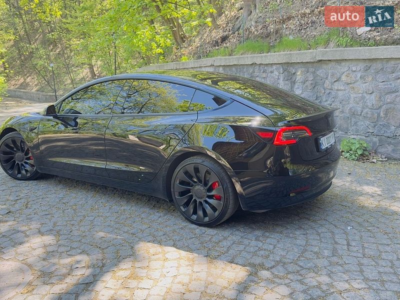 Седан Tesla Model 3 2022 в Киеве