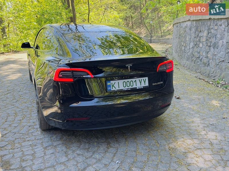 Седан Tesla Model 3 2022 в Києві