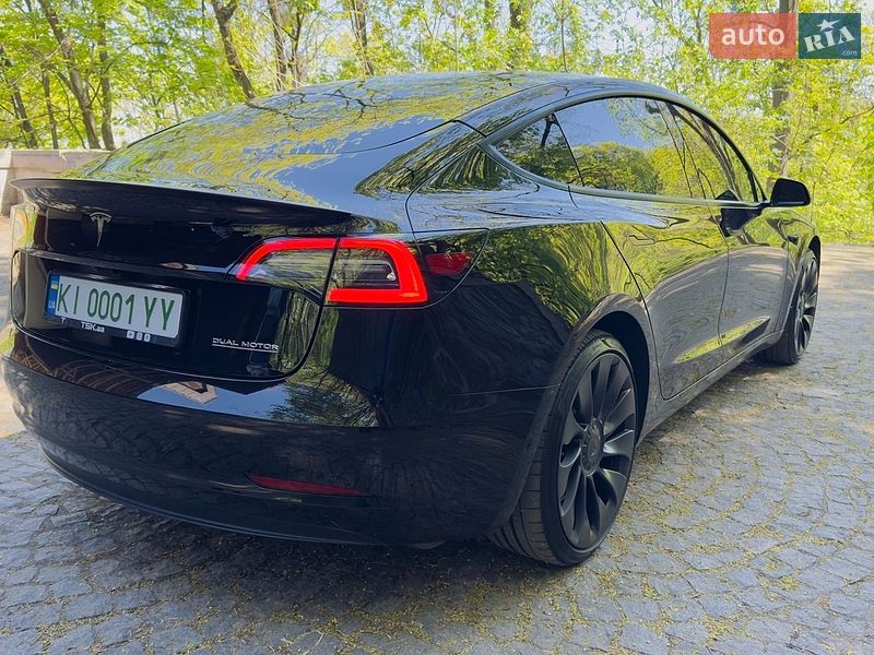 Седан Tesla Model 3 2022 в Киеве