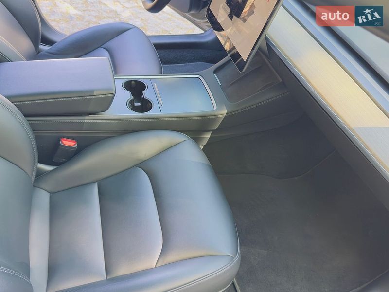 Седан Tesla Model 3 2022 в Киеве