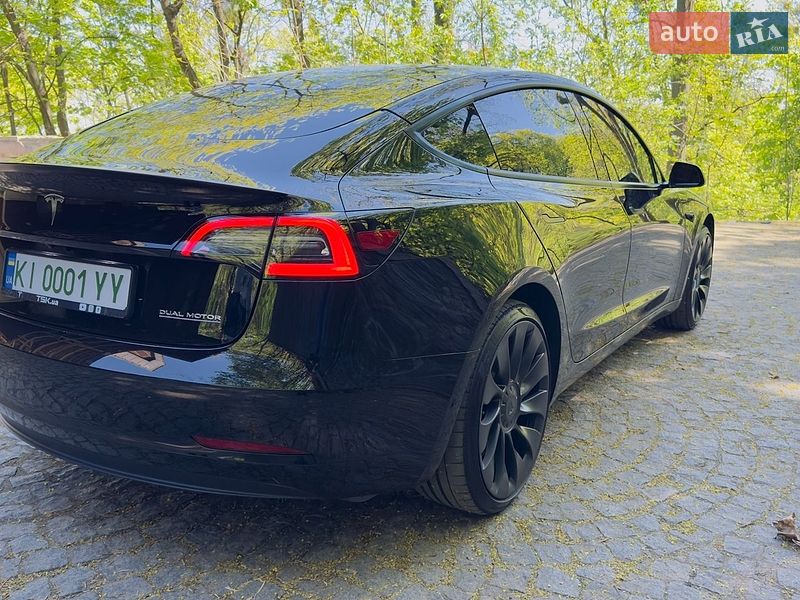 Седан Tesla Model 3 2022 в Киеве