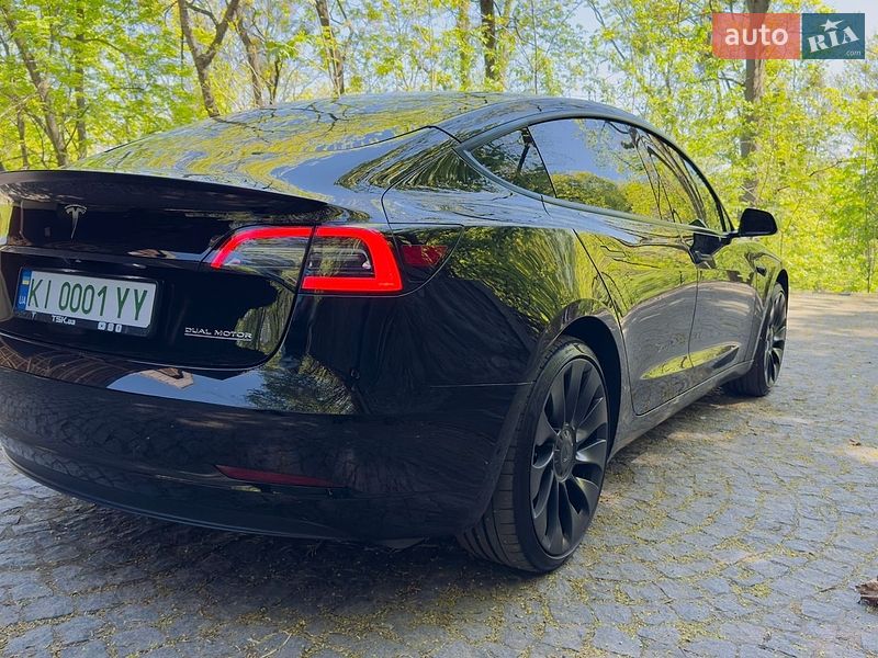Седан Tesla Model 3 2022 в Киеве