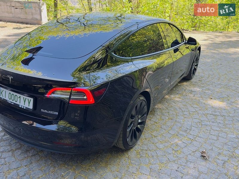 Седан Tesla Model 3 2022 в Киеве