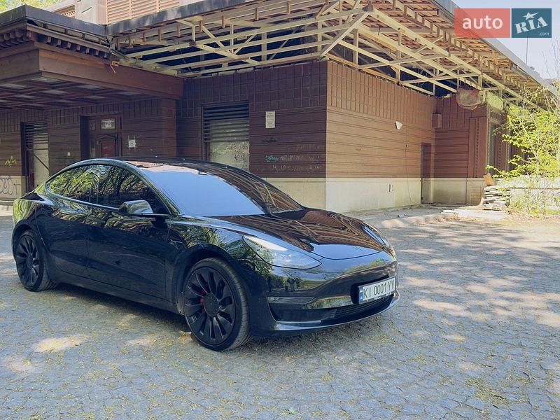 Седан Tesla Model 3 2022 в Киеве